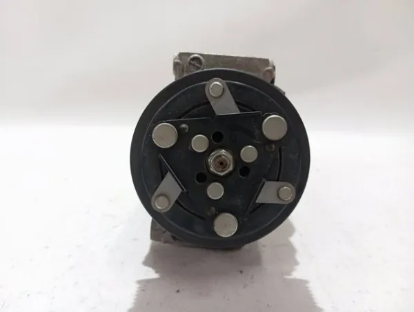 Компресор кондиціонера 926002410R Renault (RVI)