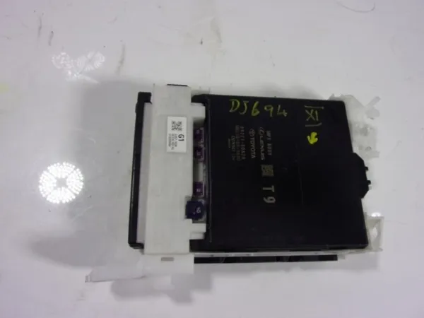 Блок запобіжників задній, салонний 82730K0110 Toyota