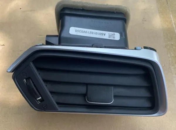 Решітка повітропровода права 77630TVAA01ZA Honda