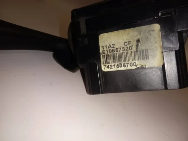 Перемикач підрульовий, правий 7421535700 Renault (RVI)