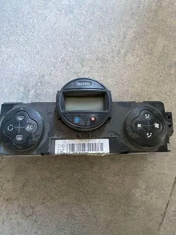 Блок управління кондиціонером 8200501461 Renault (RVI)