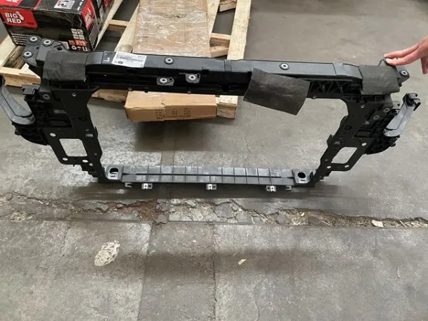 Рамка радіатора 64101Q5000 Hyundai/Kia