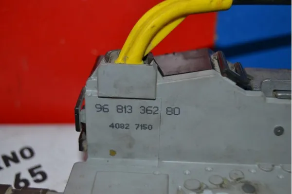 Замок задньої правої двостулкової двері 9138P3 Peugeot/Citroen