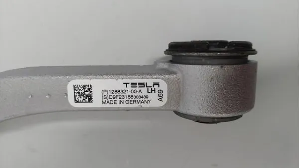 Важіль передньої підвіски верхній, лівий 128832100A Tesla