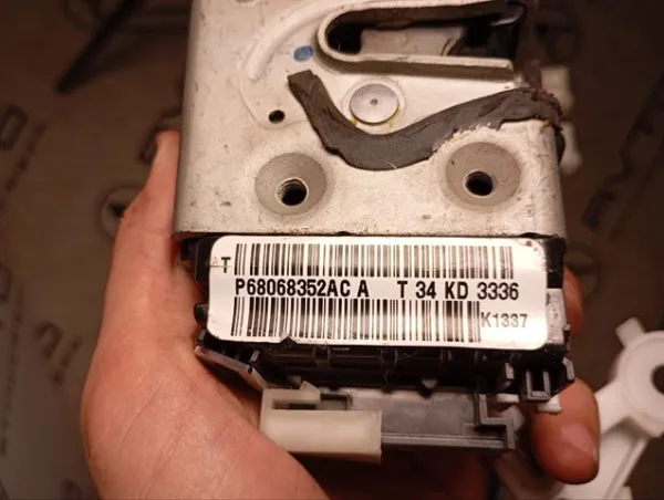  68068353AC Chrysler