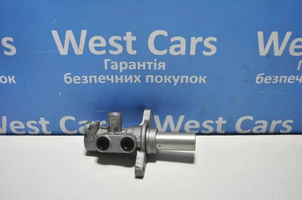 Головний гальмівний циліндр LR061403 Land Rover