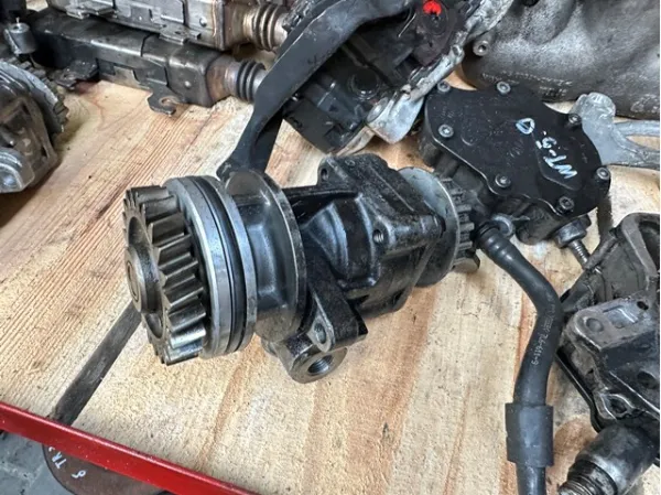 Насос ГУР 7L6422153F VAG