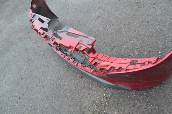 Передній бампер BCKN50031 Mazda