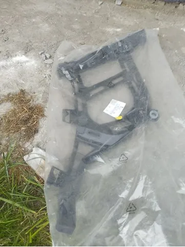 Направляюча заднього бампера, права 9811280380 Peugeot/Citroen