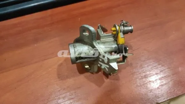 Личинка замка кришки багажника Toyota Camry VI