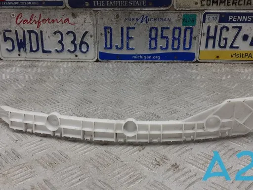 Кронштейн бампера заднього, правий 6410C990 Mitsubishi