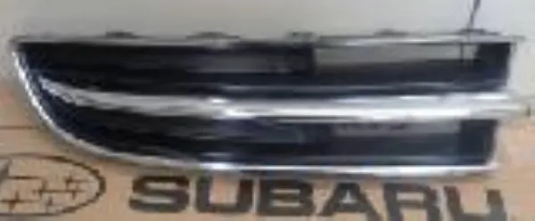 Решітка радіатора права 91121XA18A Subaru