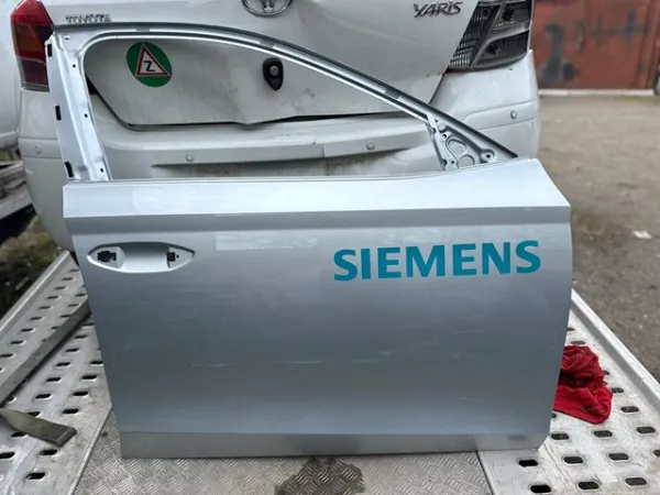 Двері праві передні Skoda Octavia IV A8