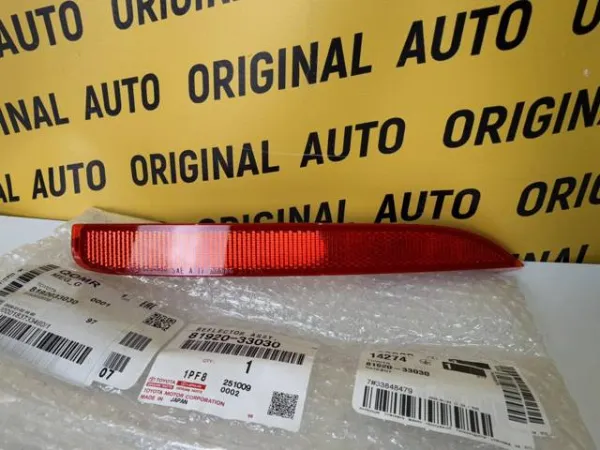 Катафот (відбивач) заднього бампера, лівий 8192033030 Toyota