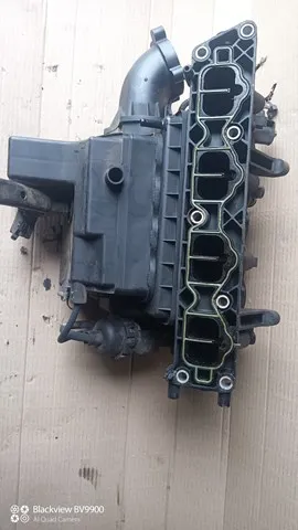 Впускний колектор 55559368 General Motors