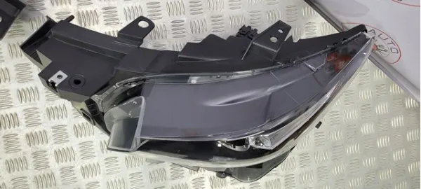 Фара ліва TM52510L0 Mazda
