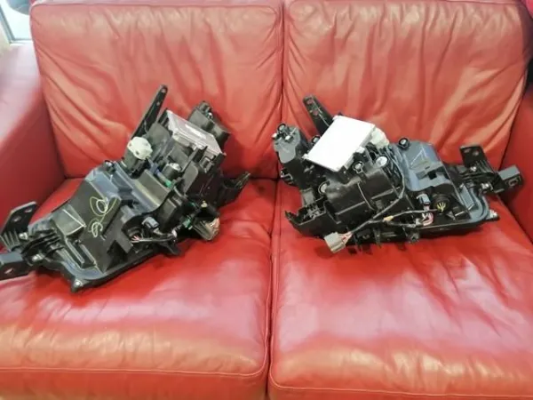 Фара права DFR751030 Mazda