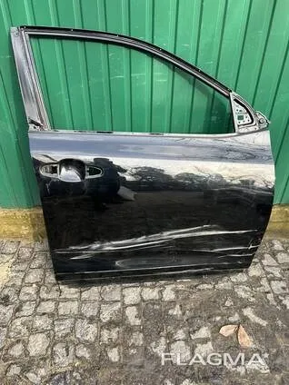 Двері праві передні 6700148140 Toyota