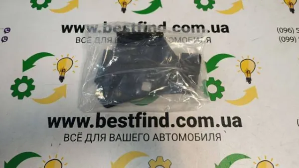 Кронштейн бампера переднього, правий FP8502208 FPS