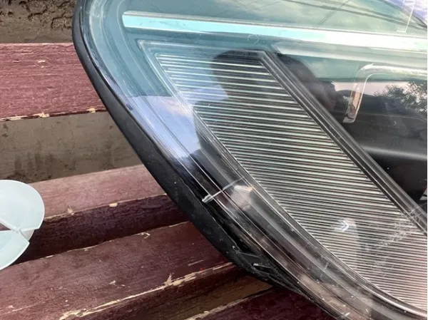 Фара права 4L0941004AD VAG