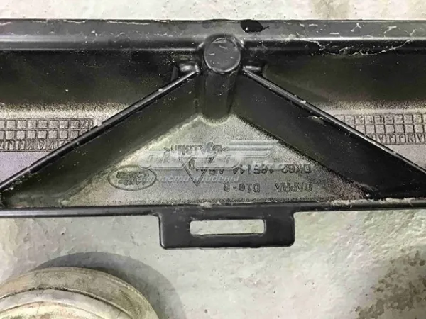 Рамка радіатора LR043772 Land Rover