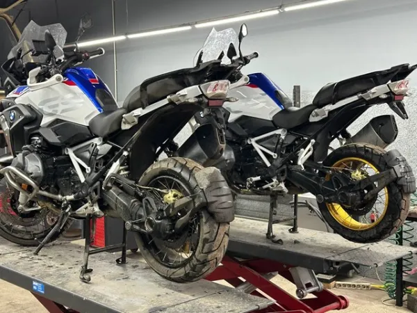  23008567244 BMW
