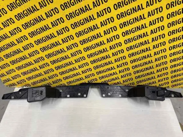 Кронштейн бампера заднього, центральний BCKN50291A Mazda