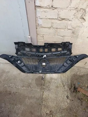 Решітка радіатора 623109ME0A Nissan/Infiniti