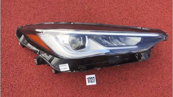 Фара права 260109CM0A Nissan/Infiniti