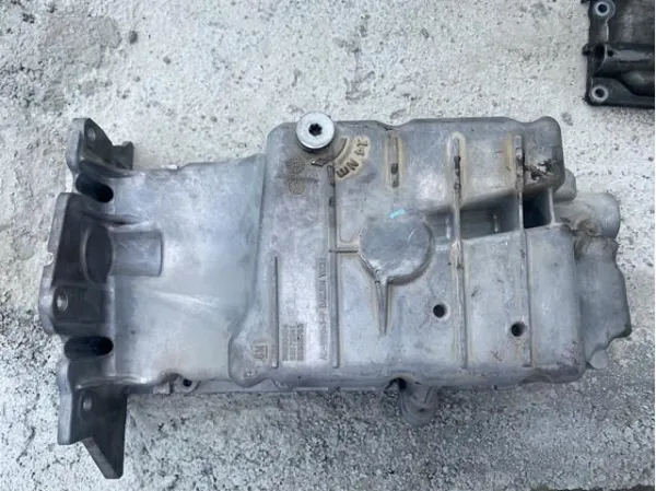 Піддон масляний картера двигуна 55566404 General Motors