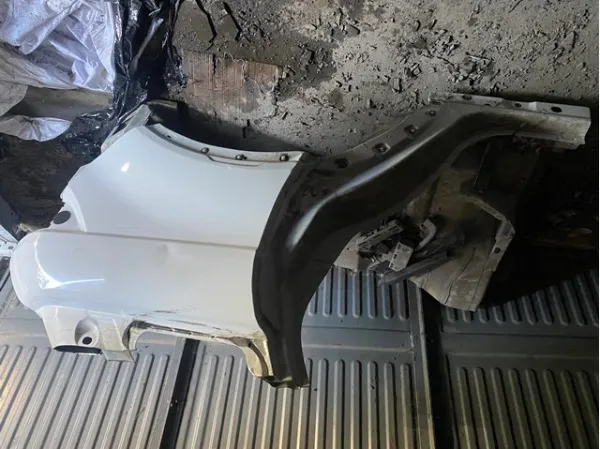 Крило заднє ліве LR054609 Land Rover