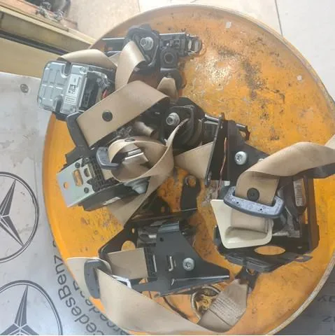 Пасок безпеки передній правий A2118604286 Mercedes