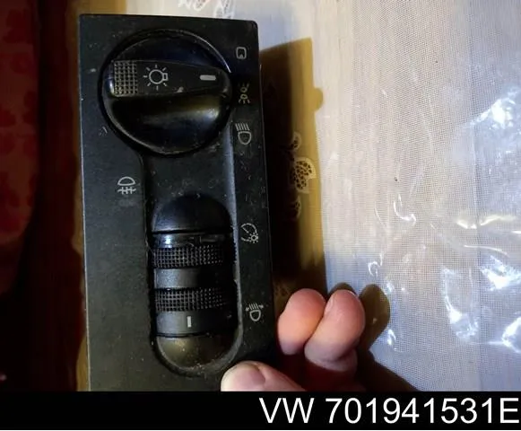 Перемикач світла фар, на "торпеді" 701941531E VAG