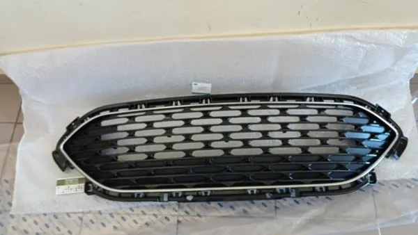 Решітка радіатора LJ6Z8200BB Ford
