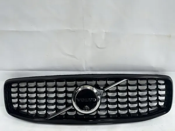 Решітка радіатора 32368161 Volvo