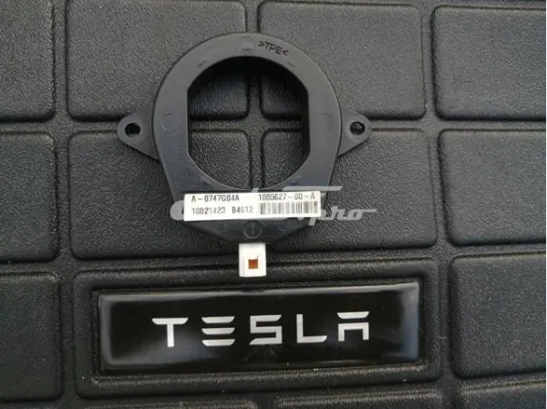  100562700A Tesla