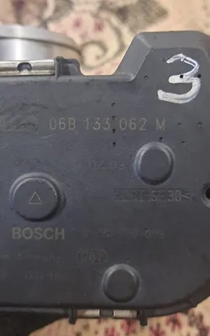 Дросільна заслінка 06B133062M Bosch