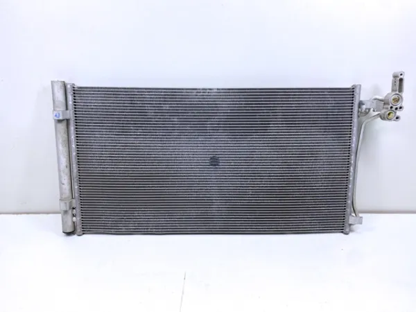 Радіатор кондиціонера LR115952 Land Rover