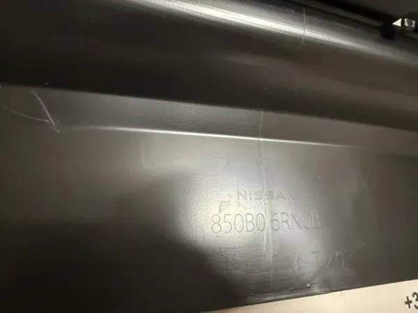 Задній бампер 850B06RN0B Nissan/Infiniti