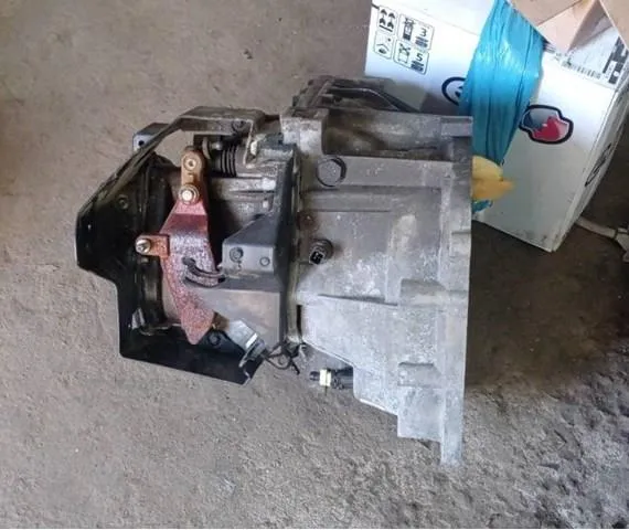 Шарнір штока перемикання передач 1367506 Ford