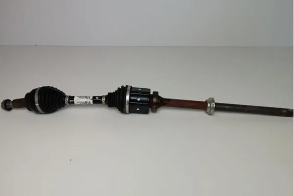 Піввісь права LR112408 Land Rover