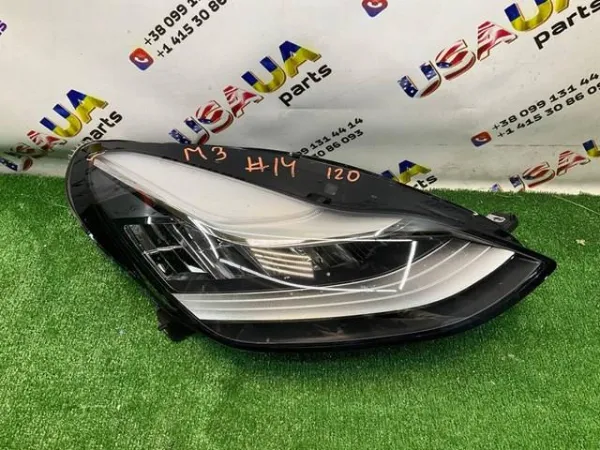 Фара права 107737200K Tesla