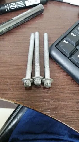 Болт компресора кондиціонера Mercedes E T124