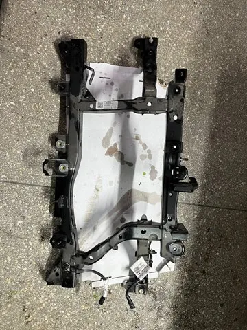 Балка кріплення двигуна 42747434 General Motors