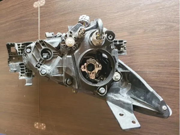 Фара ліва BHR251040 Mazda