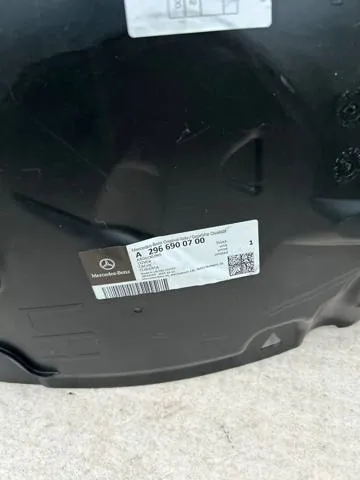 Підкрилок переднього крила, лівий передній A2966900700 Mercedes