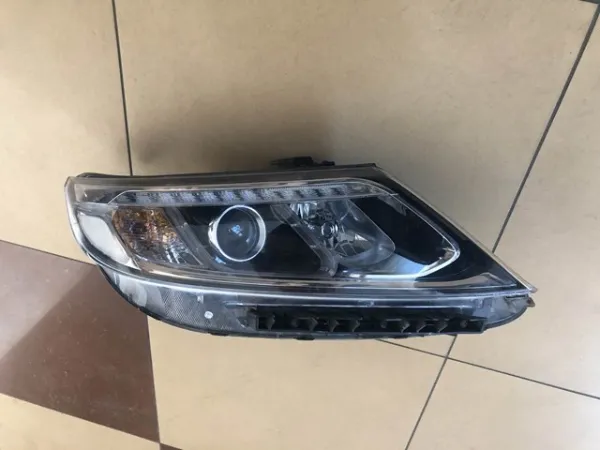 Фара права 921022P560 Hyundai/Kia