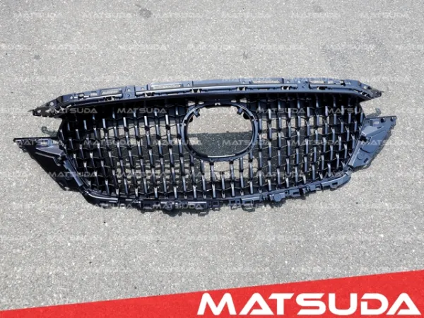 Решітка радіатора K69T50710A Mazda