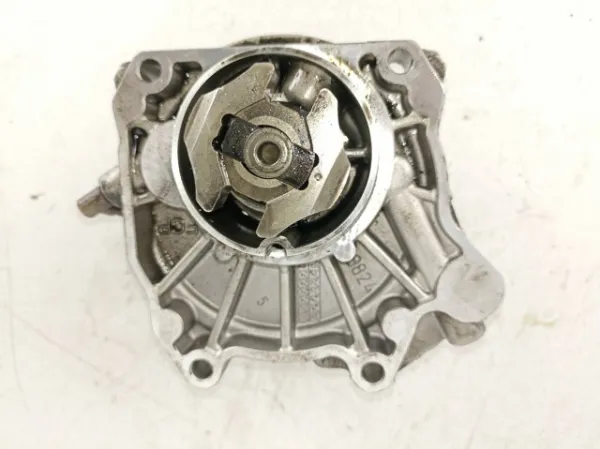 Вакуумний насос 55188660 Opel