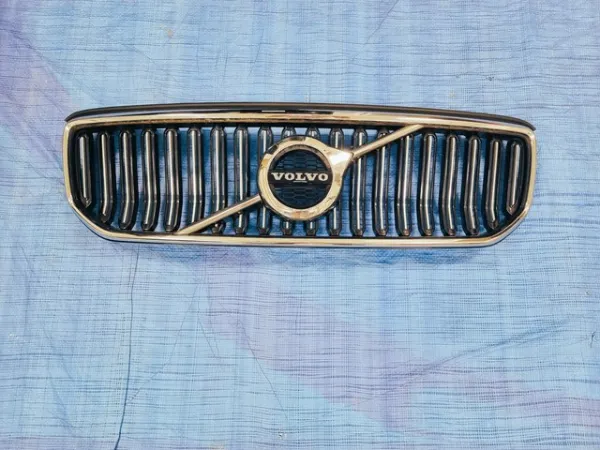 Решітка радіатора 31457344 Volvo